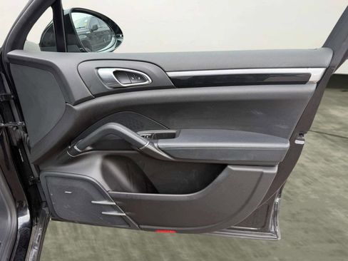 Used 2015 Porsche Cayenne S image 31