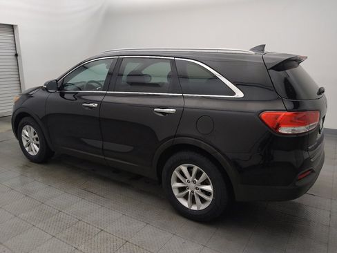 Used 2018 Kia Sorento LX image 3