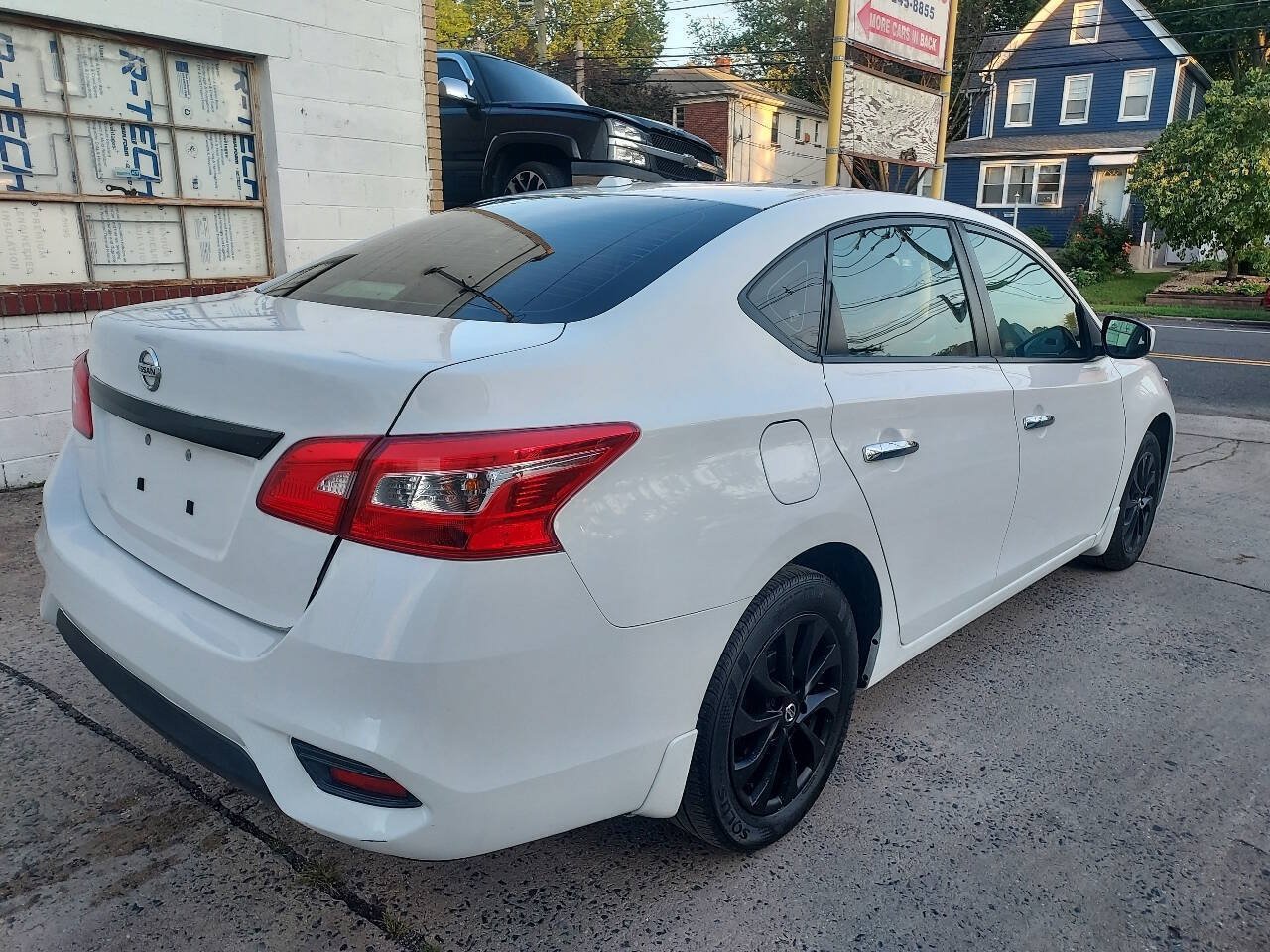 Used 2019 Nissan Sentra SV FWD image 3