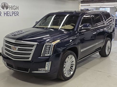 Used 2018 Cadillac Escalade Platinum AWD/4WD image 14