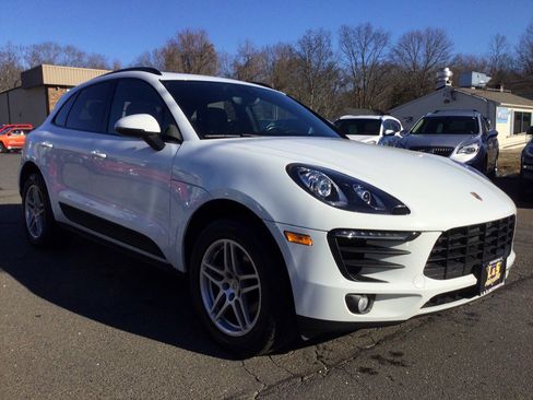 Used 2018 Porsche Macan Sport Edition image 3