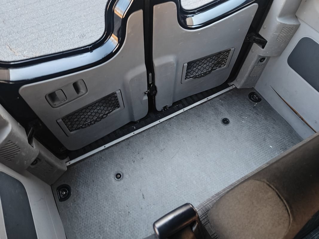 Used 2016 Mercedes-Benz Sprinter 2500 image 23