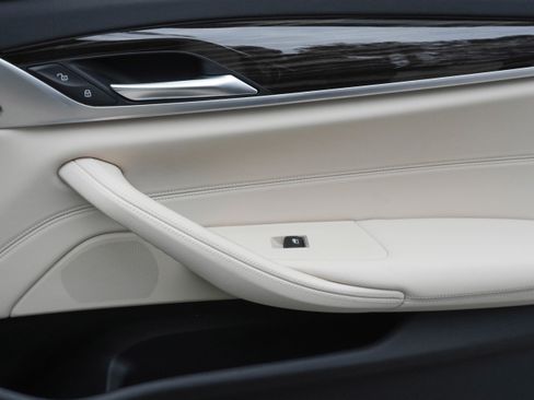 Used 2019 BMW 530i w/ Convenience Package image 30