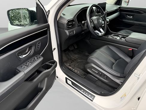 Used 2025 Honda Pilot EX-L image 18