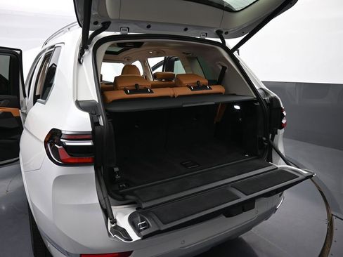 Used 2026 BMW X7 xDrive40i AWD/4WD image 19
