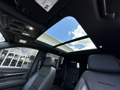 Certified 2022 GMC Yukon XL Denali w/ Denali Ultimate Package AWD/4WD image 28