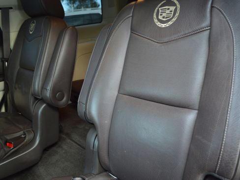 Used 2014 Cadillac Escalade Platinum image 27