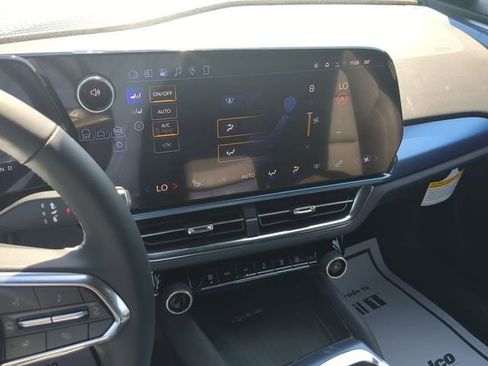 New 2026 Chevrolet Equinox EV LT AWD/4WD image 33