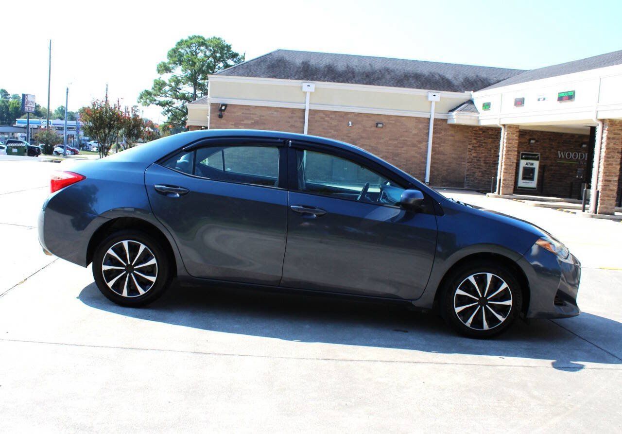 Used 2017 Toyota Corolla LE FWD image 1