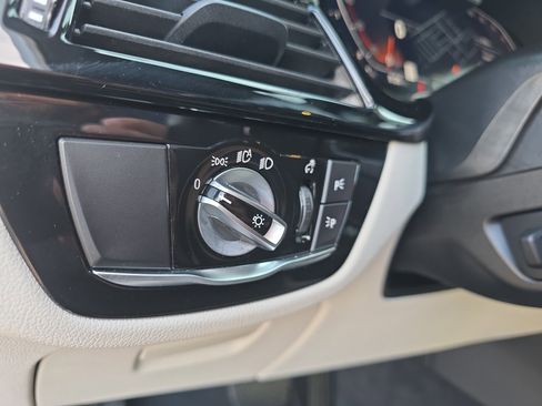 Used 2023 BMW 540i w/ Premium Package image 34