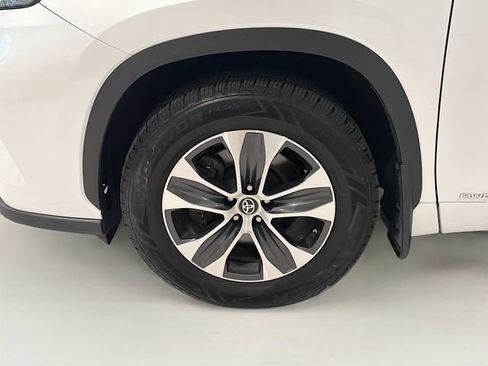 Certified 2024 Toyota Highlander XLE AWD/4WD image 26