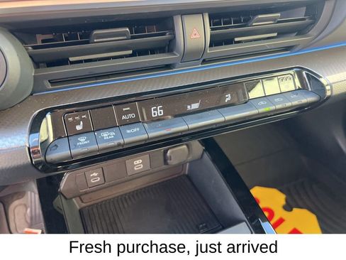 Used 2023 Toyota Prius XLE image 11