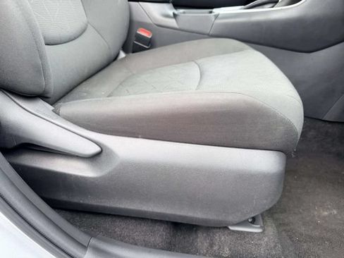 Used 2024 Toyota RAV4 XLE FWD image 9