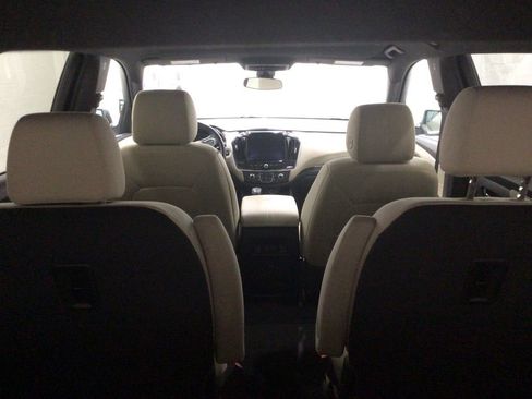 Used 2023 Chevrolet Traverse LT image 24