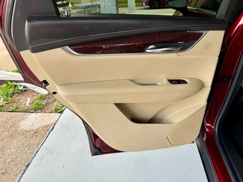 Used 2017 Cadillac XT5 Luxury w/ Driver Awareness Package image 17