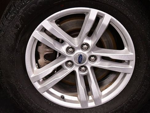 Used 2024 Ford Explorer XLT w/ Class IV Trailer Tow Package image 9