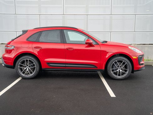 Certified 2026 Porsche Macan AWD/4WD image 8