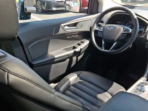 Certified 2024 Ford Edge SEL w/ Convenience Package AWD/4WD image 17