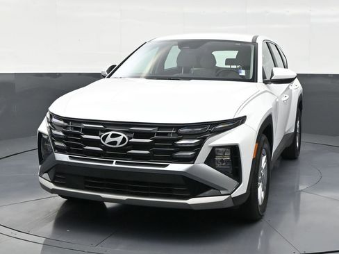 Used 2025 Hyundai Tucson SE image 8