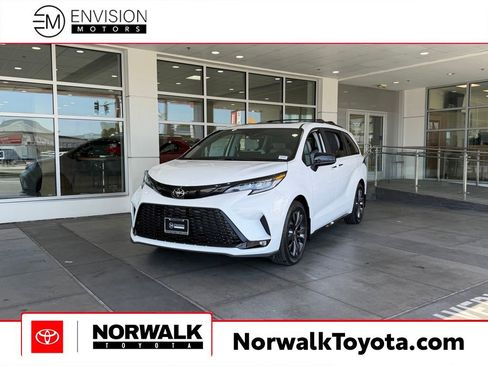 New 2026 Toyota Sienna XSE FWD image 1