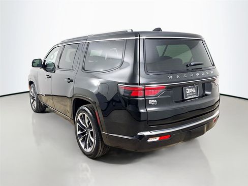 Used 2024 Jeep Wagoneer Series III w/ Premium Group I AWD/4WD image 10