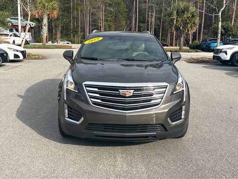 Used 2019 Cadillac XT5 FWD image 2