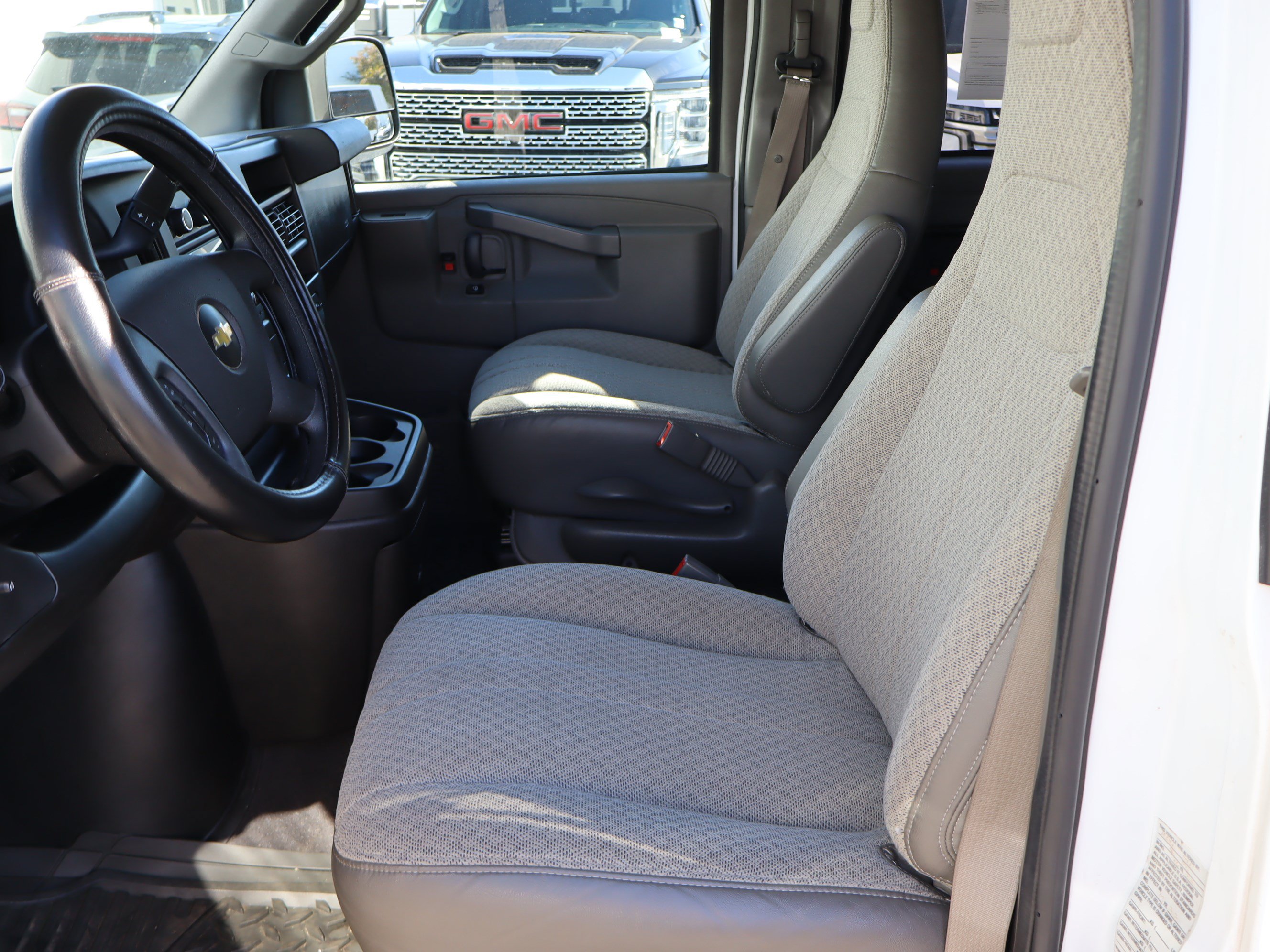 Used 2020 Chevrolet Express 3500 LT w/ LT Preferred Equipment Group RWD image 17