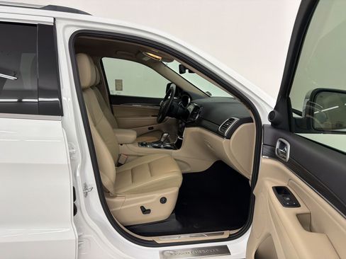 Used 2019 Jeep Grand Cherokee Limited AWD/4WD image 32
