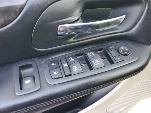 Used 2020 Dodge Grand Caravan SE w/ UConnect Hands-Free Group image 30