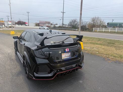 Used 2018 Honda Civic Type R image 6