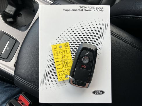 Used 2024 Ford Edge SEL image 19