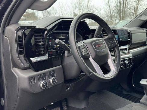 Used 2023 GMC Sierra 1500 SLE image 2