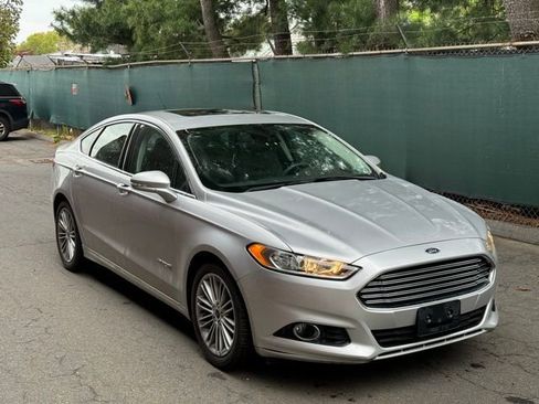 Used 2014 Ford Fusion SE w/ Equipment Group 502A FWD image 3