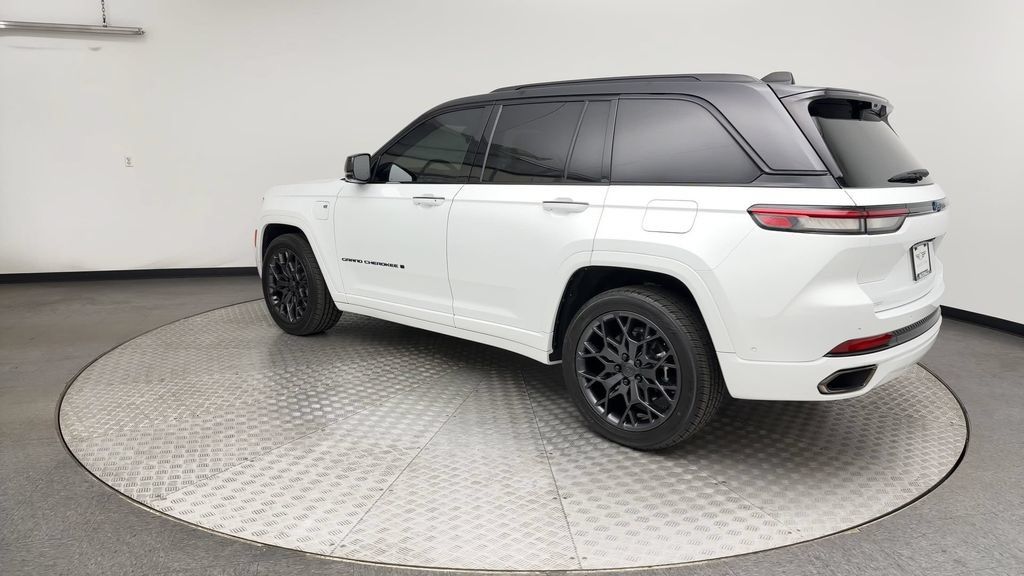 Used 2025 Jeep Grand Cherokee Summit w/ Advanced Protech Group IV AWD/4WD image 4