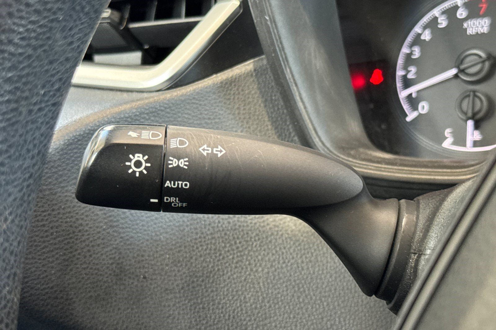 Used 2020 Toyota Corolla LE FWD image 30