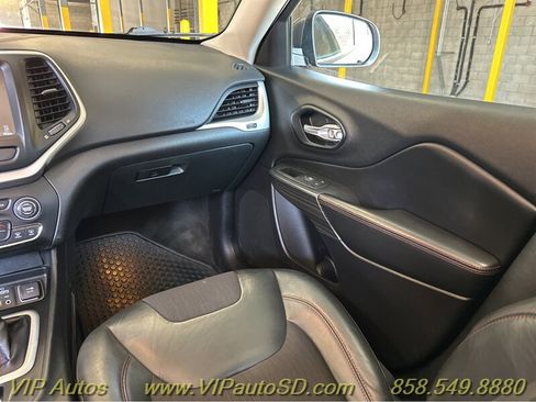 Used 2015 Jeep Cherokee Trailhawk image 19