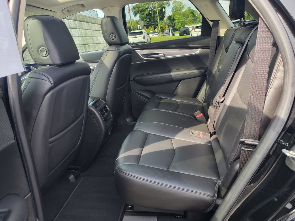 Used 2017 Cadillac XT5 Luxury w/ Driver Awareness Package AWD/4WD image 38