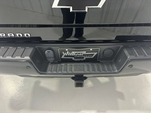 Used 2017 Chevrolet Silverado 1500 LTZ Z71 w/ LTZ Plus Package AWD/4WD image 6