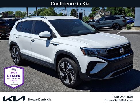 Used 2024 Volkswagen Taos SE AWD/4WD image 1