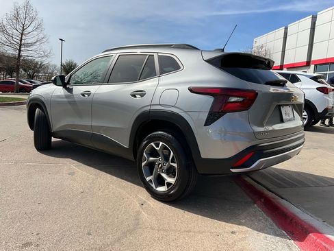 Used 2025 Chevrolet Trax LT image 8
