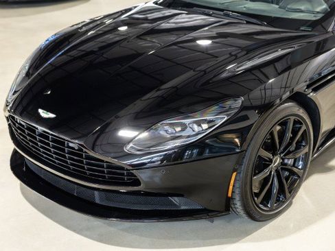 Used 2021 Aston Martin DB11 Volante image 13