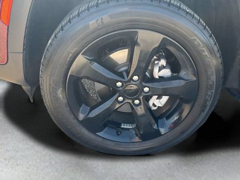 Used 2023 Jeep Grand Cherokee Altitude AWD/4WD image 26