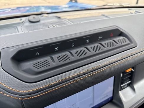 Used 2024 Ford Bronco Badlands image 34