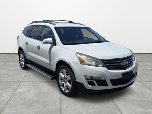 Used 2017 Chevrolet Traverse LT w/ Traveler's Package FWD image 2