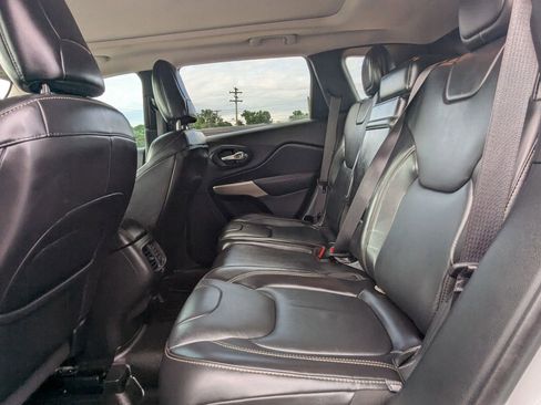 Used 2017 Jeep Cherokee Limited AWD/4WD image 10