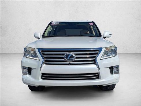 Used 2015 Lexus LX 570 image 2