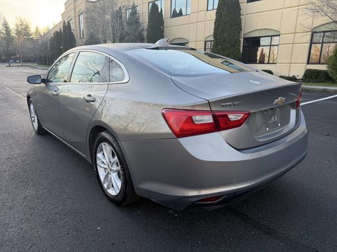 Used 2017 Chevrolet Malibu LT image 7