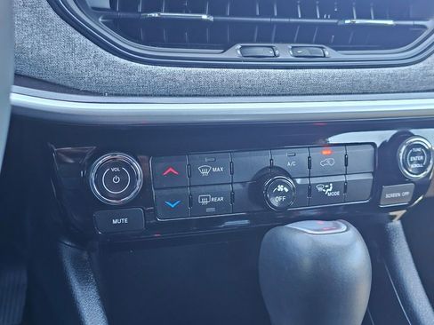 Used 2024 Jeep Compass Latitude image 26