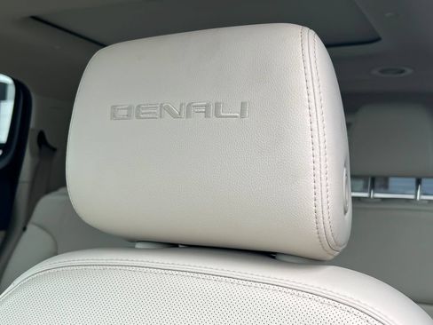 Used 2020 GMC Acadia Denali w/ LPO, Adventure Package AWD/4WD image 12