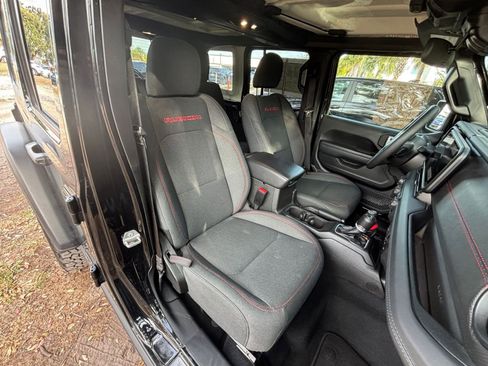 Used 2025 Jeep Wrangler Unlimited Rubicon image 36